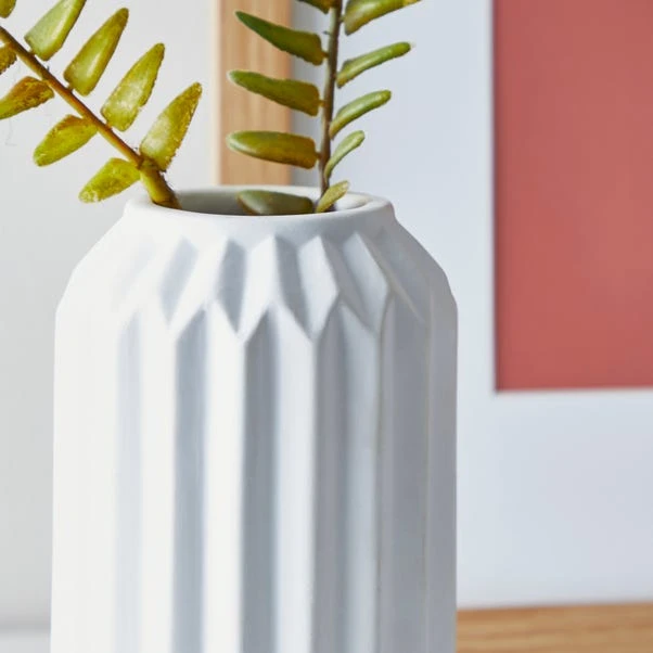 Dunelm Fluted Vase 14cm White - Image 2