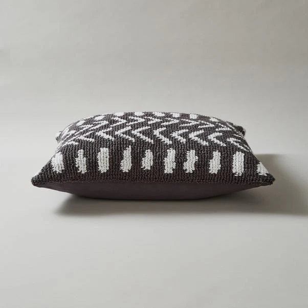 Dunelm Circular Knit Arrows Cushion - Image 4